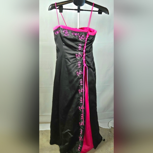 Vintage Y2K Morgan & Co Black & Pink Whimsigoth Formal Gown, 5/6 - Picture 1 of 5